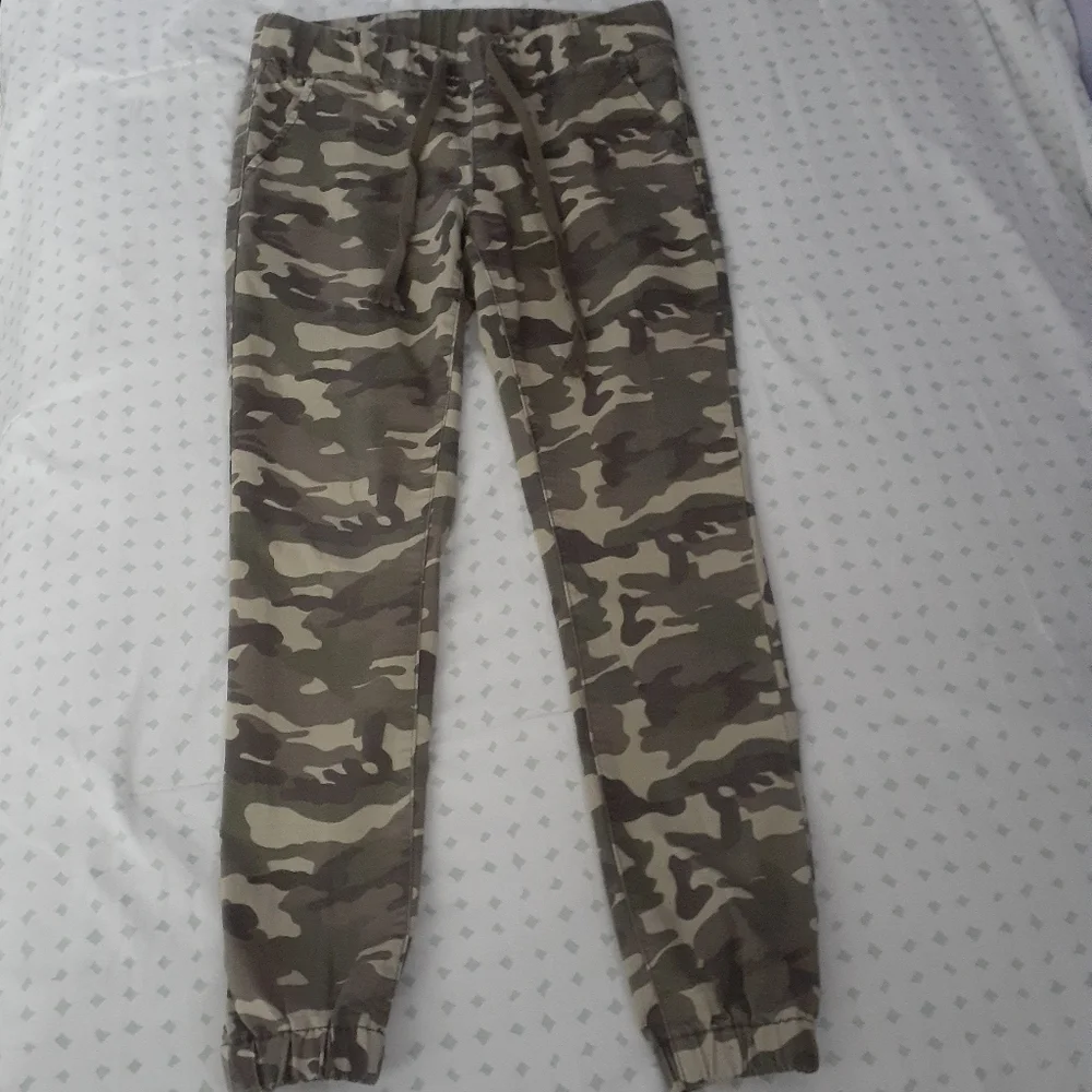 V.I.P. | Women's Camo Jeggings (size 9/10)
